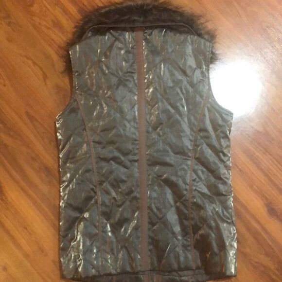 Chico’s fur collar Quilted vest. Bronze. 0 Chicos - Picture 4 of 6